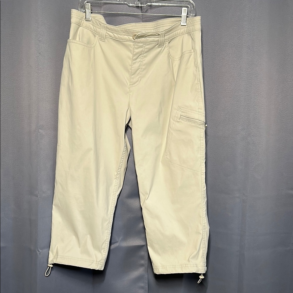 Eddie Bauer Cream Capris with Flat Front Design